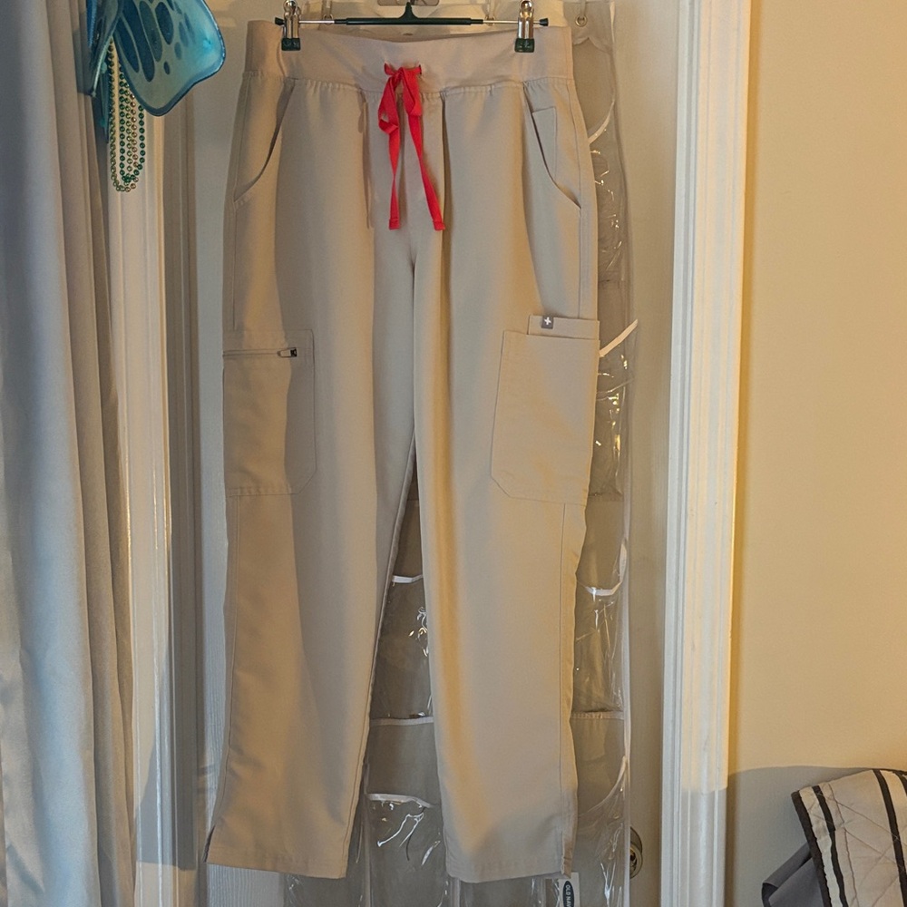 Figs limited edition high rise yolo pants medium petite in bone.